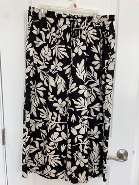 Christian Siriano Black and Cream Floral Wide Leg Capris